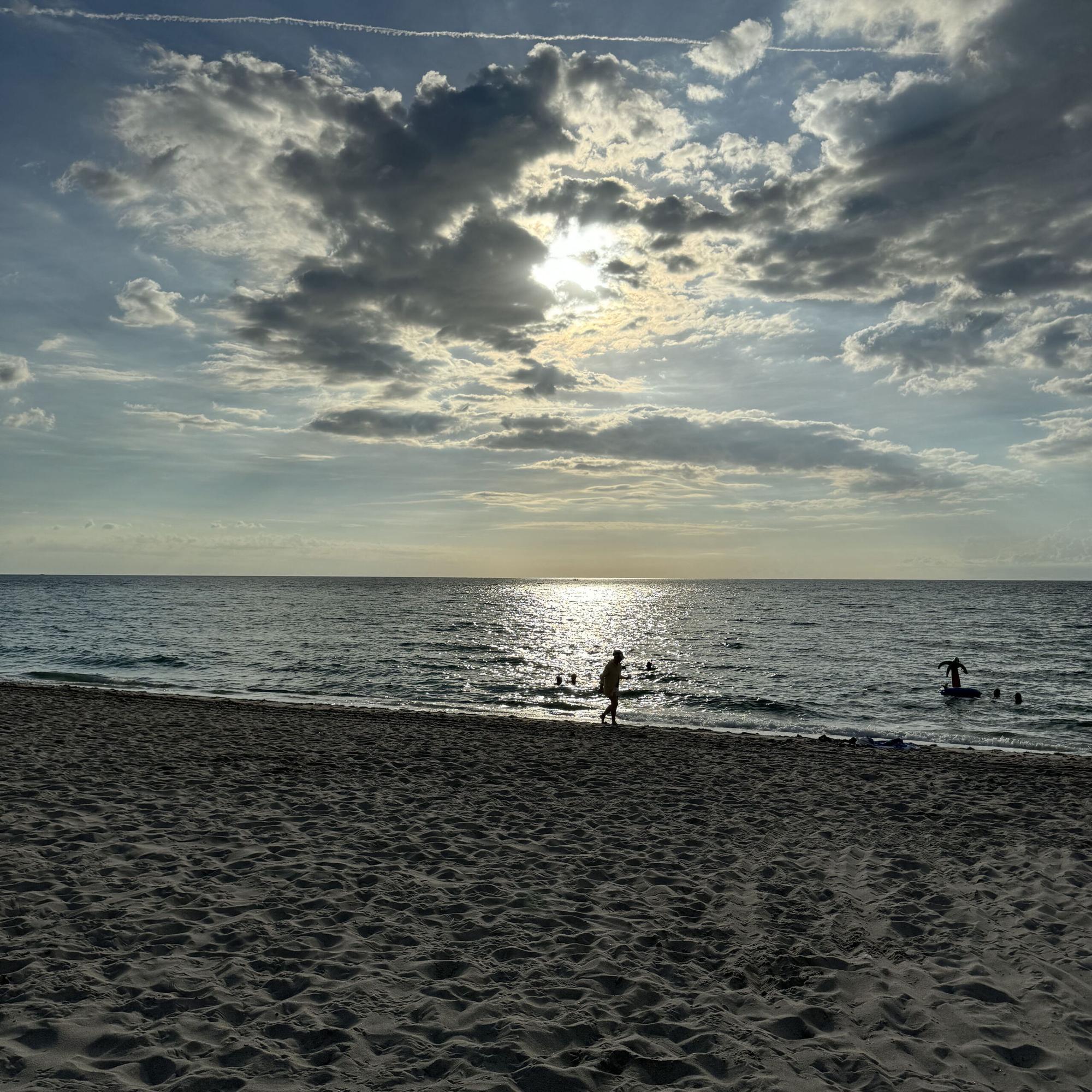 Healthy Beach Lifestyle: Simple Tricks for a Better Day by the Shore